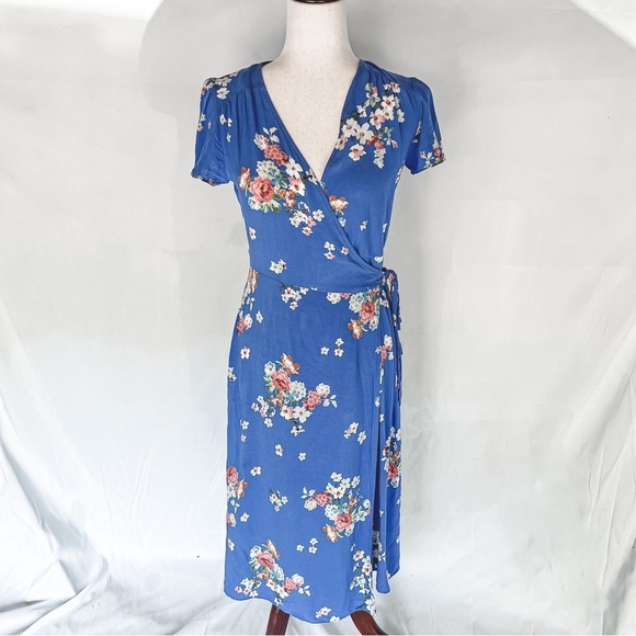 Primark Dresses & Skirts - Primark Blue Floral Wrap Dress. Size: US 4